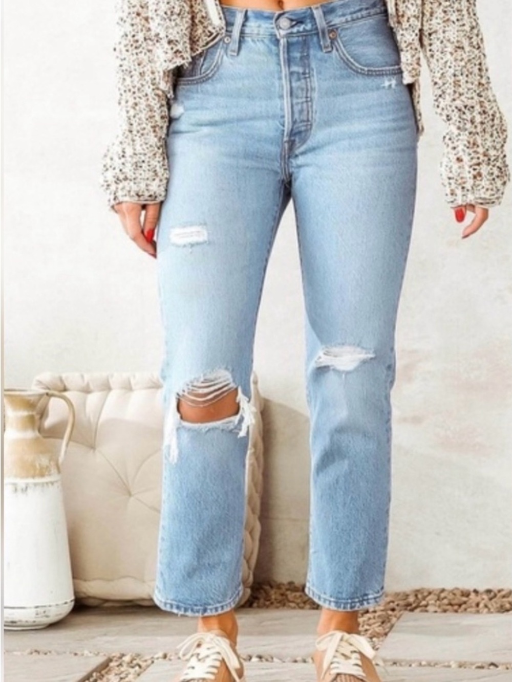 Levi’s 501 Light Wash Distressed Straight-Leg Jeans Size 27 x 26